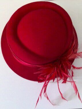 NEW Fine Millenery Collection by August Accessories Red 100% Wool Cloche Hat NWT
